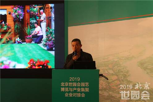 Jiang Shengde, President of Zhejiang Hongyue Seed Co., Ltd. is delivering a speech. 